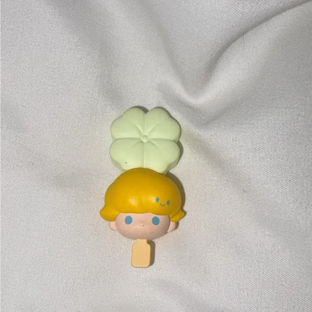 Dimoo - Picture 2 of 2